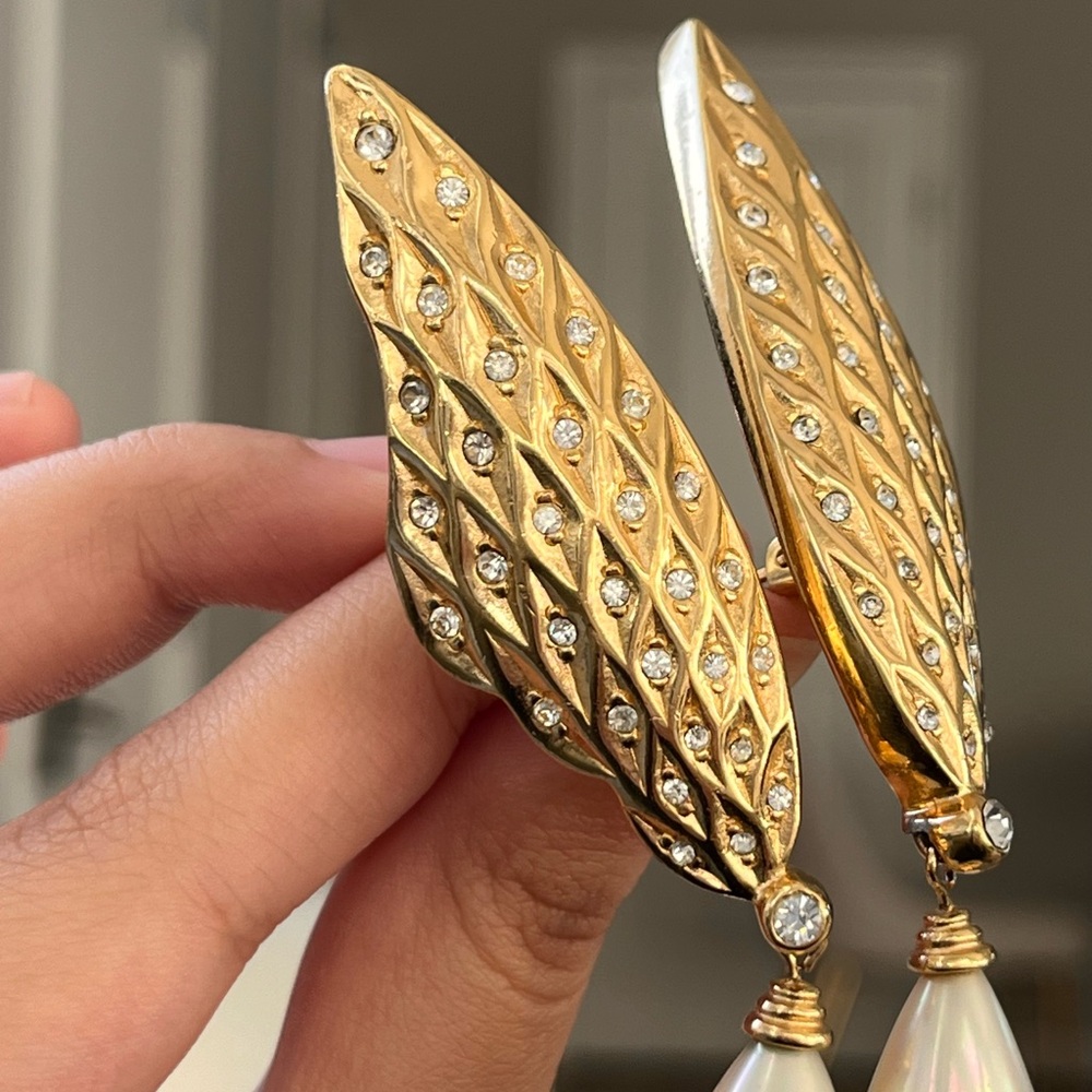 SOLD Vintage Christian Dior Angel’s Wings Rhinestone Pearl Dangle Gold Earrings - Picture 2 of 13